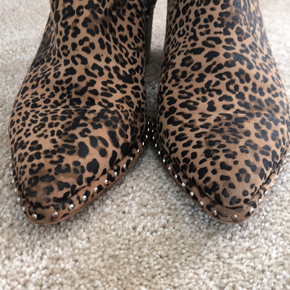 Dolce Vita Leopard Print Booties - Picture 13 of 14